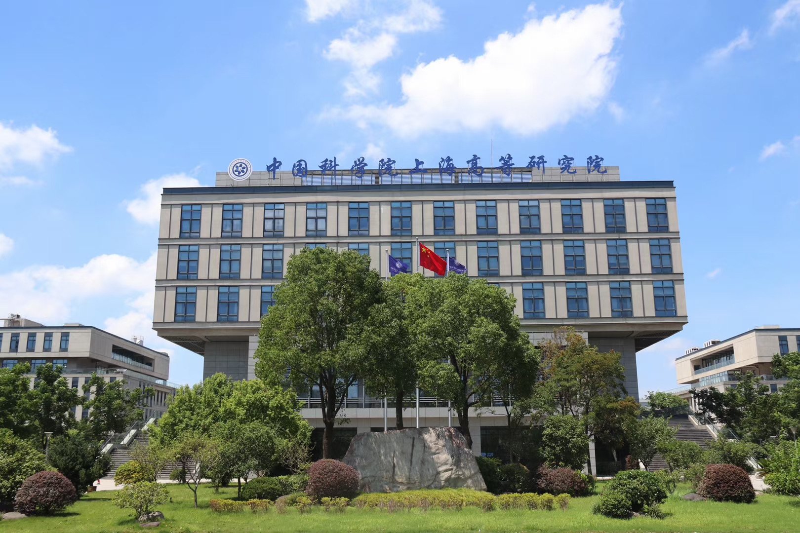 上海市浦东新区海科路99号 电 话